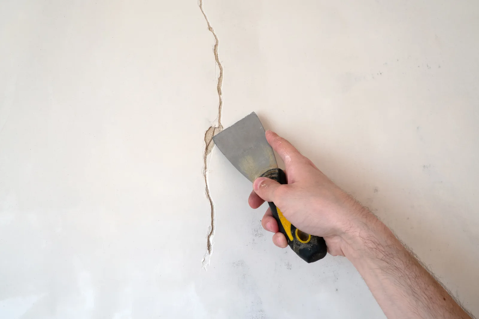 Réparation fissures — peintre